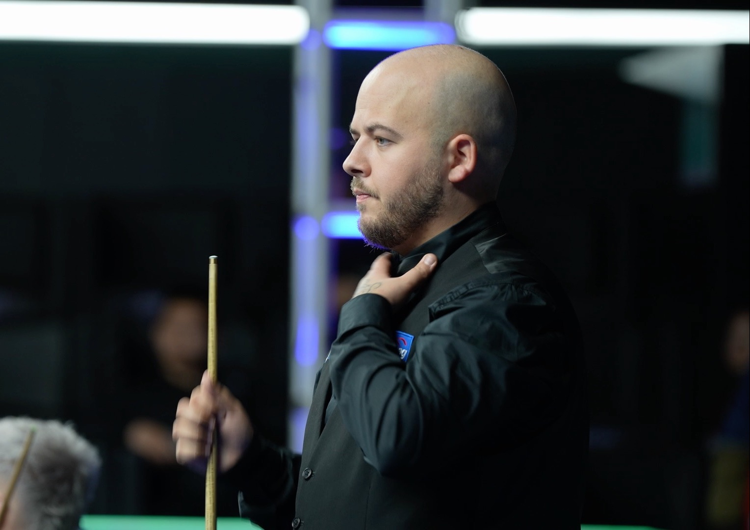 恢复神速！欧文已经开始有球训练 正练习抛投与跳投动作